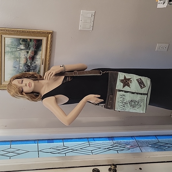 Vintage shoulder & adjustable strap. Pale green and brown. - Picture 2 of 12